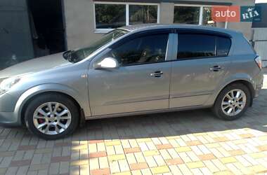 Хетчбек Opel Astra 2006 в Петрівці-Роменській