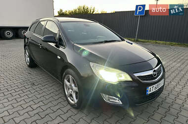 Універсал Opel Astra 2011 в Коломиї