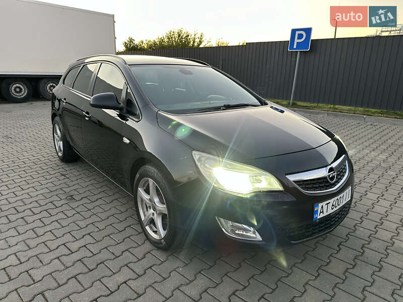 Opel Astra 2011