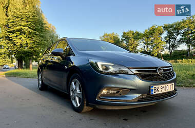 Універсал Opel Astra 2016 в Рівному