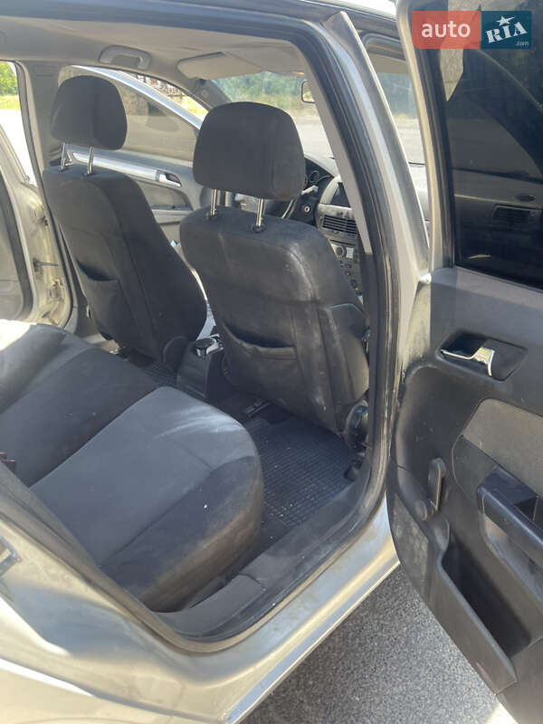 Универсал Opel Astra 2006 в Косове