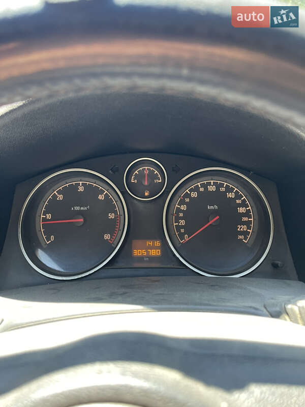 Универсал Opel Astra 2006 в Косове