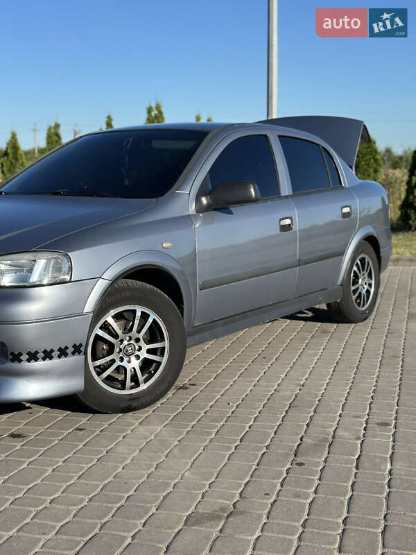 Седан Opel Astra 2007 в Городку