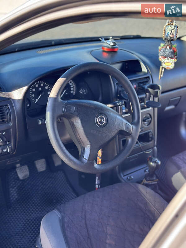 Седан Opel Astra 2007 в Городку