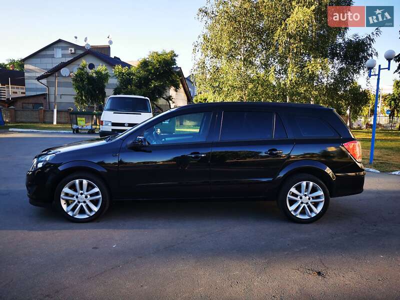 Универсал Opel Astra 2008 в Черновцах