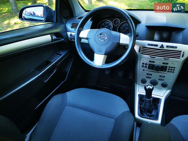 Универсал Opel Astra 2008 в Черновцах