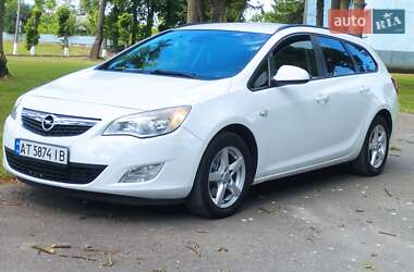 Универсал Opel Astra 2011 в Теофиполе