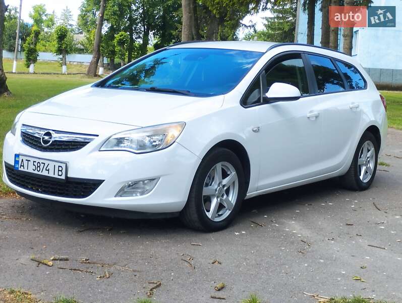 Opel Astra 2011