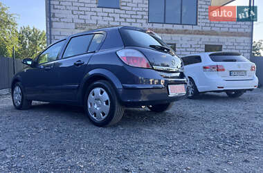 Хетчбек Opel Astra 2006 в 