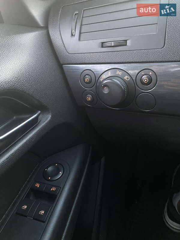 Хетчбек Opel Astra 2004 в Дніпрі