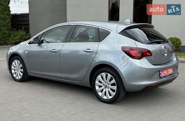 Хетчбек Opel Astra 2014 в 