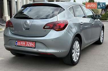 Хетчбек Opel Astra 2014 в 