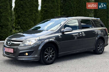 Универсал Opel Astra 2010 в Дубно