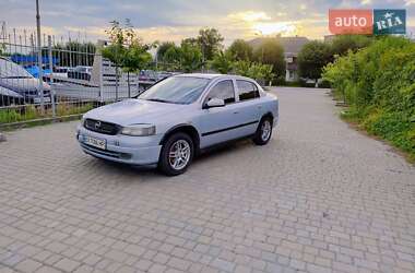 Седан Opel Astra 2005 в Староконстантинове