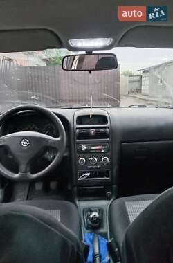 Седан Opel Astra 2004 в 