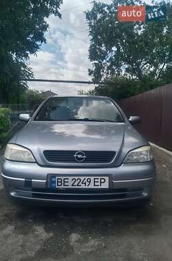 Седан Opel Astra 2004 в 