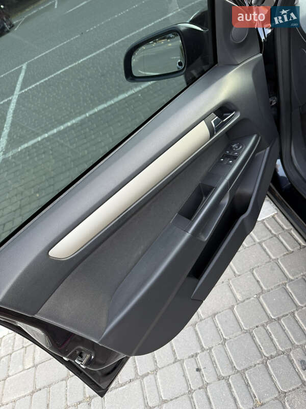 Седан Opel Astra 2008 в Южном