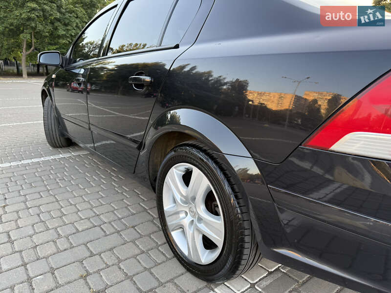 Седан Opel Astra 2008 в Южном