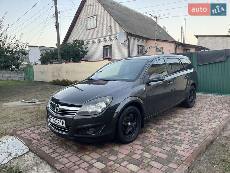 Универсал Opel Astra 2011 в Киеве
