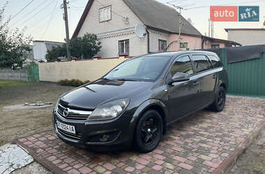 Универсал Opel Astra 2011 в 