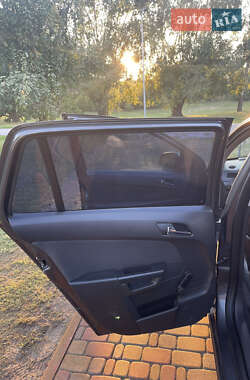 Универсал Opel Astra 2011 в 