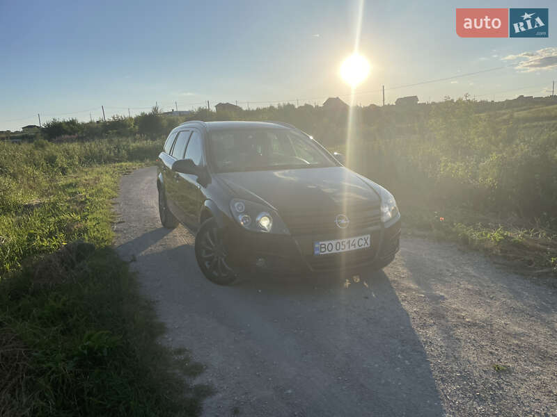 Універсал Opel Astra 2010 в Тернополі