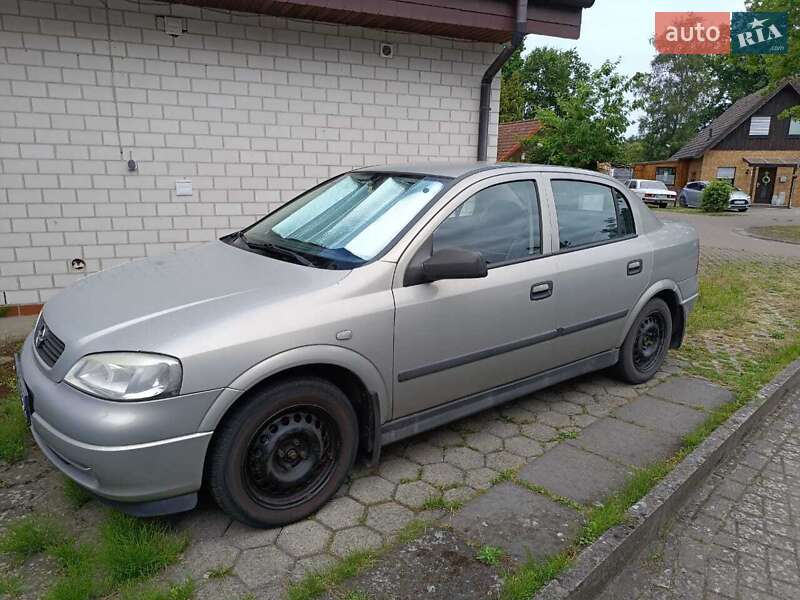 Седан Opel Astra 2007 в Дубні
