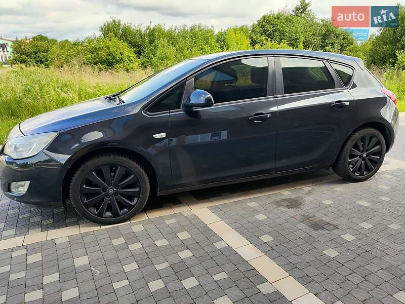 Opel Astra 2011