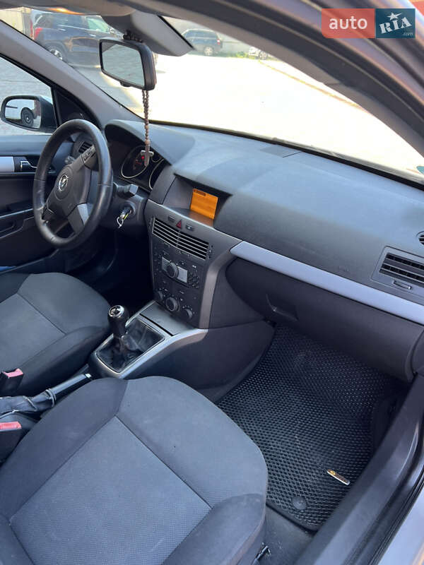 Хетчбек Opel Astra 2006 в Івано-Франківську