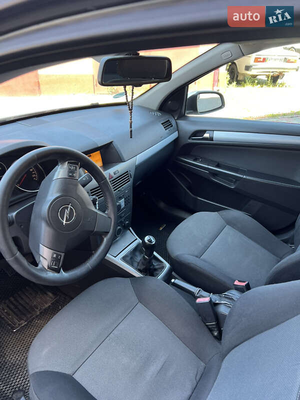 Хетчбек Opel Astra 2006 в Івано-Франківську