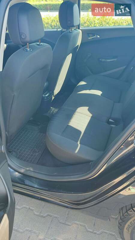 Седан Opel Astra 2015 в Житомирі