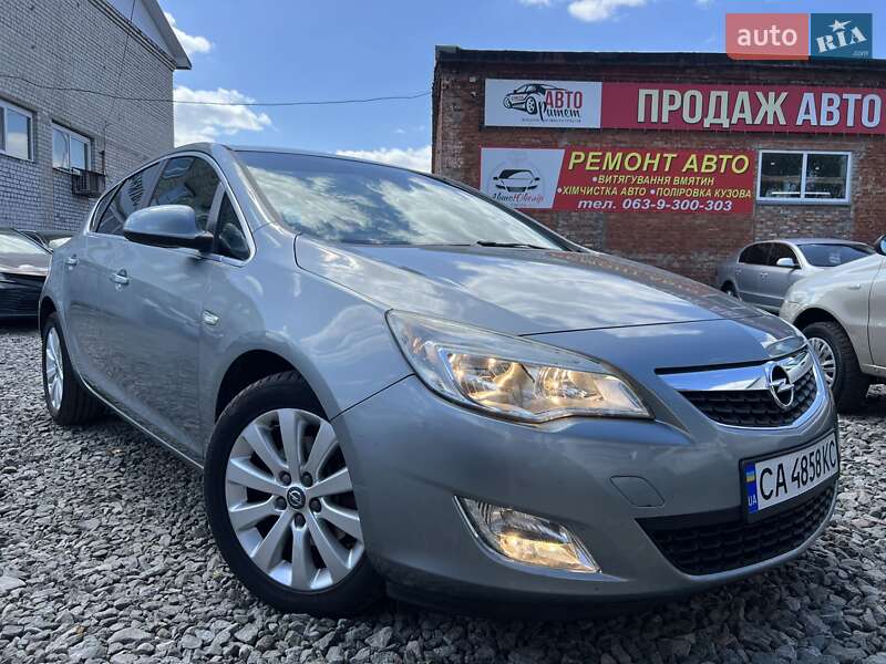 Opel Astra 2011