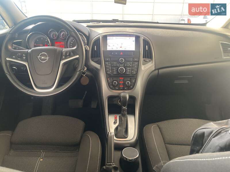Універсал Opel Astra 2013 в Миколаєві