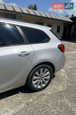 Универсал Opel Astra 2013 в 