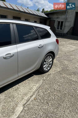 Универсал Opel Astra 2013 в 