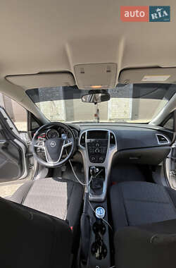 Универсал Opel Astra 2013 в 