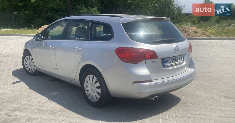 Універсал Opel Astra 2013 в Миколаєві