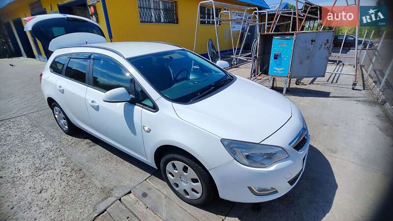 Opel Astra 2012