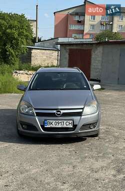 Універсал Opel Astra 2006 в Рівному