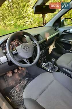 Универсал Opel Astra 2010 в 