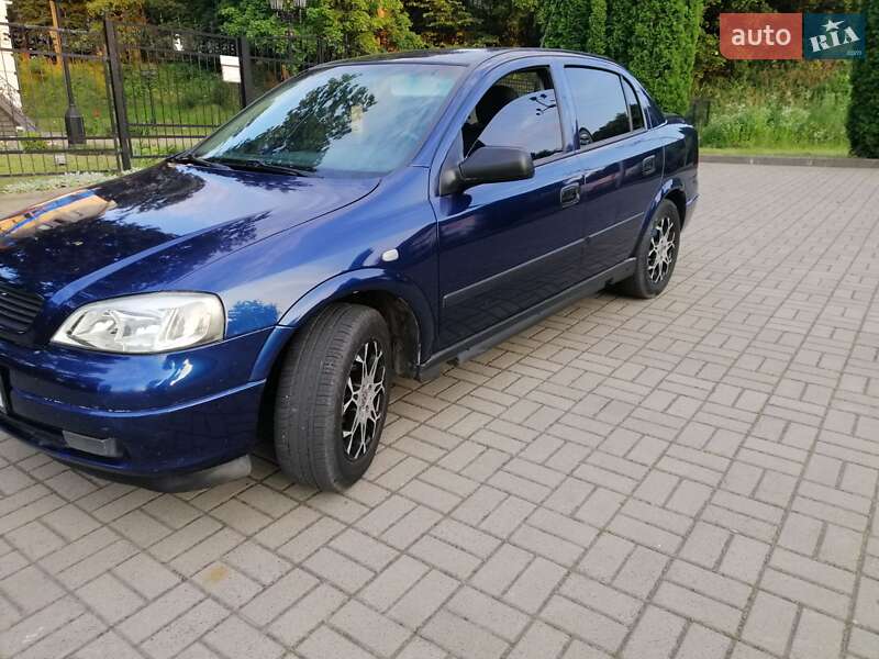 Седан Opel Astra 2004 в Прилуках
