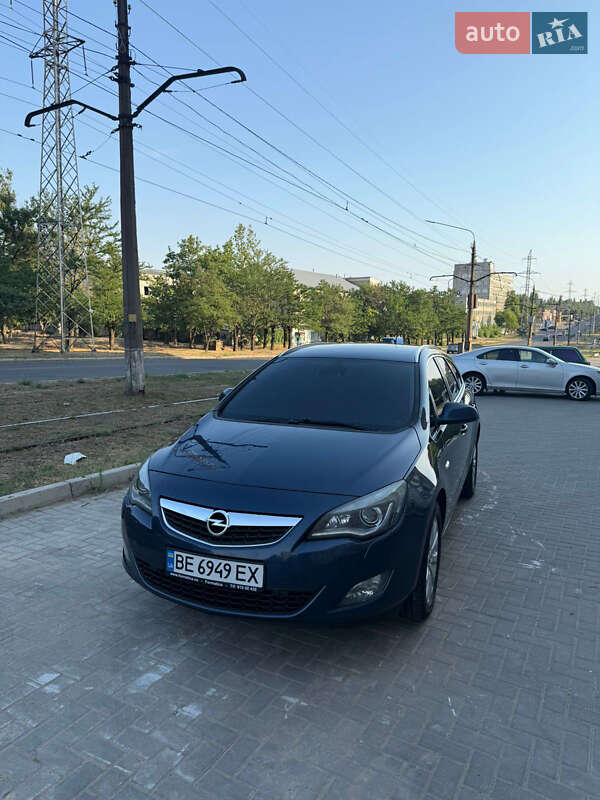 Универсал Opel Astra 2010 в 