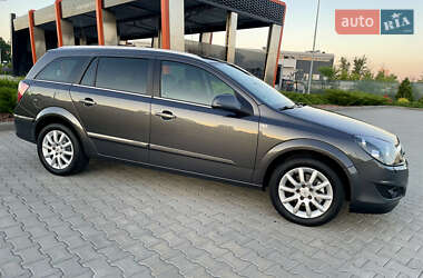Универсал Opel Astra 2010 в 