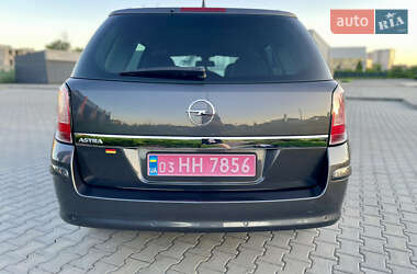 Универсал Opel Astra 2010 в 
