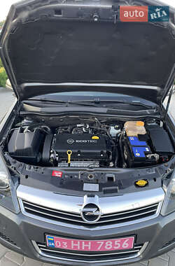 Универсал Opel Astra 2010 в 