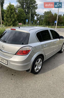 Хэтчбек Opel Astra 2007 в 