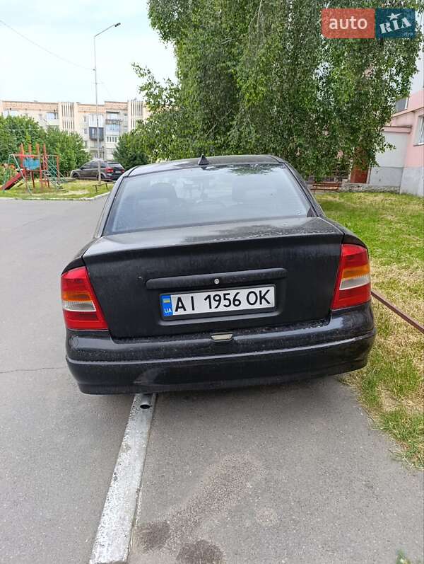 Седан Opel Astra 2005 в Ладыжине