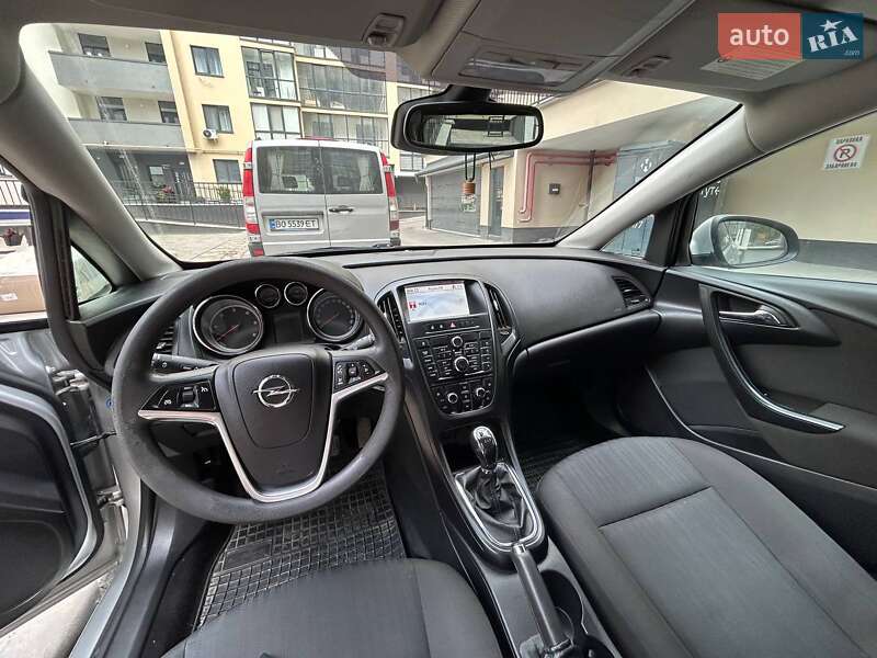 Універсал Opel Astra 2011 в Тернополі