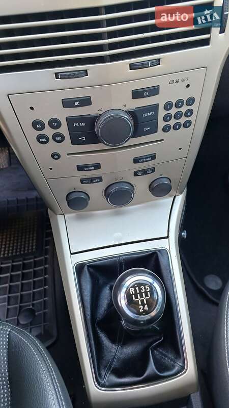 Хэтчбек Opel Astra 2007 в Чернигове