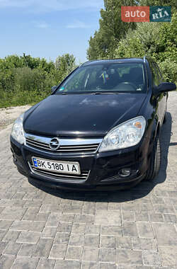 Универсал Opel Astra 2008 в Вараше